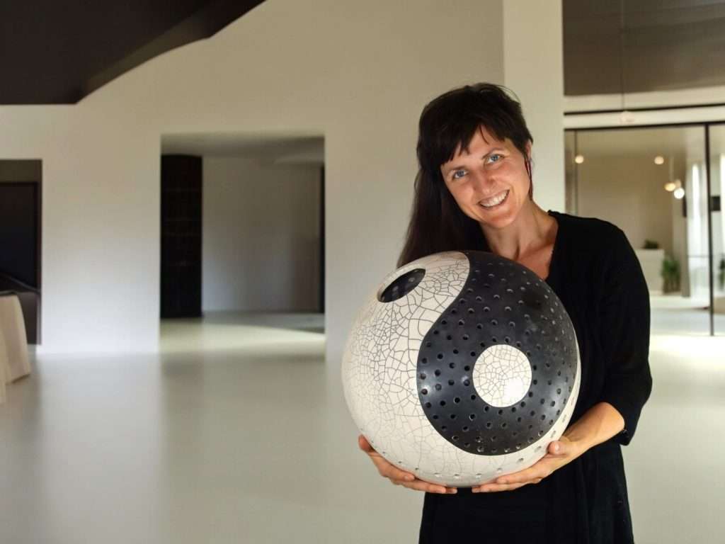 Lampada in ceramica Raku creata a mano yin yang di nevenka martinello